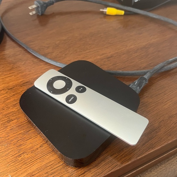 Apple TV Model A41469 - Picture 3 of 11